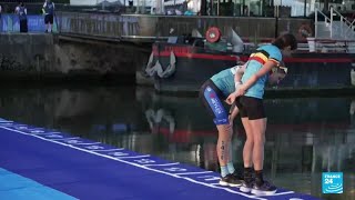 Sesión de entrenamiento para triatlón en el río Sena es cancelada por sus niveles de contaminación [upl. by Oidualc]