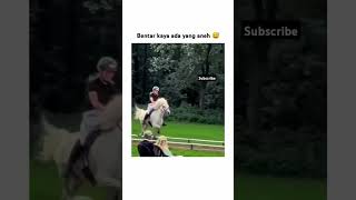 Apa cuma perasaan mimin atau emang ada yang aneh 🤔 fypシ゚viral memes viralvideo shortvideo [upl. by Phalan]