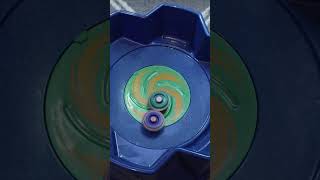 BEYBLADE BATTLE  Vanha metalli VS Vihreä [upl. by Irehj]