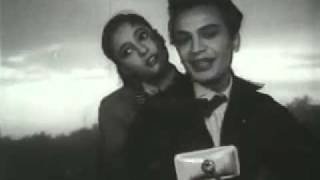 Uttam Kumar  Suchitra Sen on Saptapadi  Ei Path Jodi Na Shesh Hoi  YouTubemp4 [upl. by Nefets]