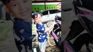 Erkan lama nyuci motor apa bermain air ya 😛 dailyvlog shorts trending [upl. by Michelle]