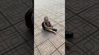 Em đi học vội rơi cả dép 🤣 thinhhanh cutebaby baby funny [upl. by Mojgan]