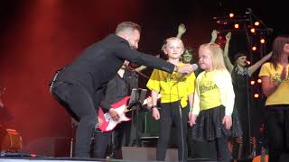 Alfie Boe amp The Rays of Sunshine Childrens Choir Bring Me Sunshine London 160618 [upl. by Aeniah470]