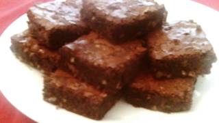 Recette Brownies au chocolat noir et cerneaux de noix [upl. by Inaliak575]