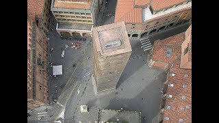 Places to see in  Bologna  Italy  Torri degli Asinelli e Garisenda [upl. by Mcgean583]