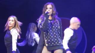 Hailee Steinfeld Starving B96 Summer Bash 17 [upl. by Bortz]