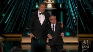 Arnold Schwarzenegger amp Danny Devito TWINS reunion at 2024 OSCARS  with Batman Michael Keaton [upl. by Budworth]