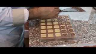 Pralinenherstellung Cioccolatinipralines Chocolate manufacturing [upl. by Harte]