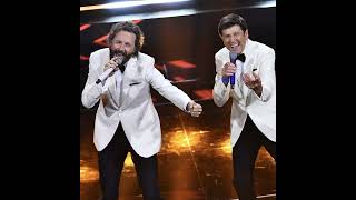 Gianni Morandi Jovanotti  Medley Sanremo 2022 [upl. by Nnep]