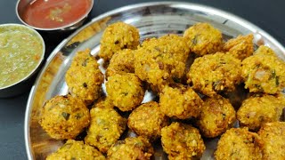 मूंग दाल आलू के एकदम कुरकुरे और मसालेदार पकोड़े टमाटर की चटनी । Crispy Moong Dal Pakode।Dal Pakora [upl. by Terb843]