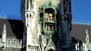 Marienplatz  Glockenspiel and Where Hitler Made His 1st Attempt to Take Over the Govt [upl. by Aneral]