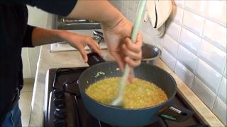 Risotto alla milanese semplicissimo [upl. by Selinda]