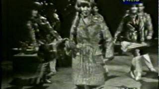 VIOLETA RIVAS  CANTANDO BAJO LA LLUVIA año 1966 [upl. by Rodmur691]