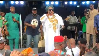 SIS CHINYERE UDOMA LIVE PERFORMANCE AT SIMIKRIS MOTHERS BURIAL [upl. by Nomelif169]