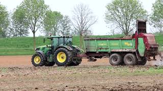 2 JohnDeere  Strautmann Gespanne beim Mist ausbringen [upl. by Lyns]