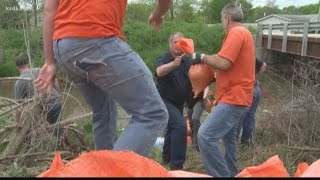 Water overtops levees in Lincoln County Community prepares for flooding [upl. by Melania]