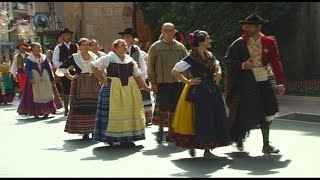 El desfile de trajes manchegos estampa típica de la feria de Albacete [upl. by Lewanna]