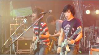 Strange Chameleon ストレンジカメレオン  the pillows  ap bank fes 08 LIVE [upl. by Llennyl834]