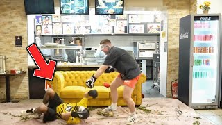 Jordan VS Semih BLIND BOX KAMPF im DÖNER LADEN geht schief [upl. by Burnard783]