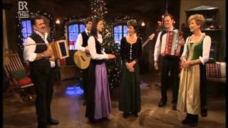 Oeschs die Dritten  Weihnachten mit Carolin Reiber [upl. by Cohdwell]