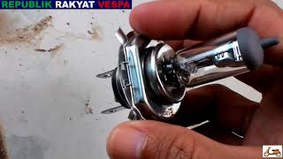 DIY REPLACING HEADLIGHT BULB OF VESPA LX 125 [upl. by Ailegna796]