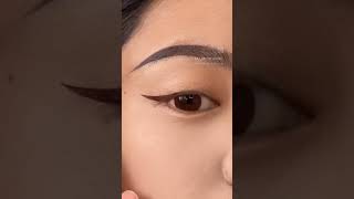 Aise bhi aap lga skte h eyeliner 👌👌eyeliner makeuplipstick like share comments shortsvideo [upl. by Yldarb]