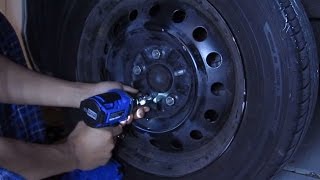 Kobalt 24V Brushless 14 impact driver remove lug nuts [upl. by Jarlen]