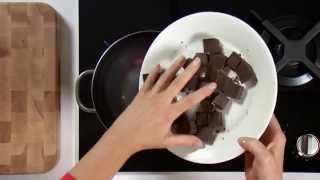 Instructievideo Au bain marie chocolade smelten [upl. by Coyle]