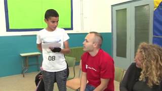 Andrés Iniesta visita los programas de lucha contra la pobreza de Save the Children [upl. by Pas944]