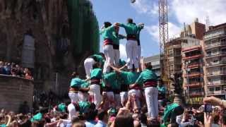 Accidente en Castellers Sagrada Familia Barcelona [upl. by Mezoff196]