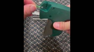 avery Dennison MicroStitch Tagging Gun Kit tagger d11187 tagger instruction  how to install needle [upl. by Bogart487]