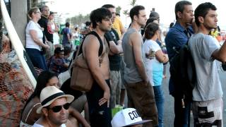 amplexos na rua quotmaking lovequot  praia de ipanema rio de janeiro  11082012 [upl. by Alyekahs]