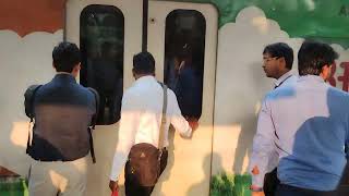 Mumbai AC local train at kandivali station aclocal railway railwayvlog localtrainmumbai [upl. by Iz]