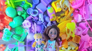 Renk Festivalinde Rengarenk Dükkanlarda Alışveriş Barbie Polly Pocket ألعاب ملونة colorful toys [upl. by Tsai434]