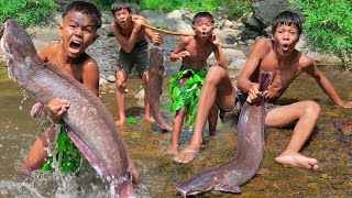 Primitive Technology  Found A Giant Fish At Waterfull Cook amp Eating Show [upl. by Saunderson]