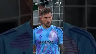 La magia de un lanzamiento desde los once metros 🧲⚽️ laligahypermotion laligahighlights [upl. by Annawd]