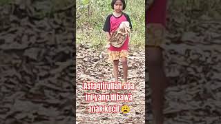 Viral anak kecil bawa kepala pocong 😱 [upl. by Eibrab]