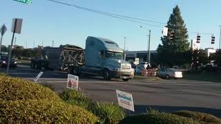 Straight pipe Freightliner Century Class 120 [upl. by Stag347]