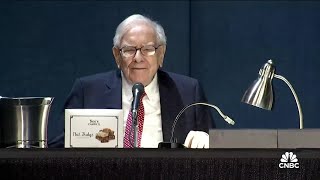 Buffett kicks off 2024 Berkshire Hathaway annual meeting after emotional tribute to Charlie Munger [upl. by Valene450]