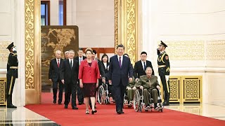 Le président Xi Jinping accorde les plus hautes distinctions chinoises à 15 personnes [upl. by Margaretta]