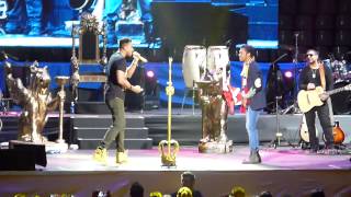 Romeo Santos LIVE Roma Spettacolo improvvisato con fans [upl. by Odarbil]