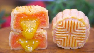 This quotLavaquot Mooncake is Going Viral in China 流心奶黄月饼 [upl. by Atnoved]