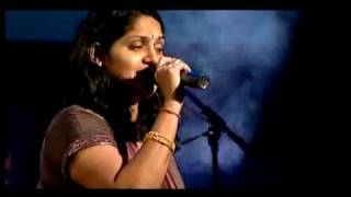 Ninnukori varanam by Harini  The Mementos concert [upl. by Aerb309]