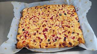 Blitz Blechkuchen mit Streusel in 15 Minuten  Einfacher Streuselkuchen vom Blech  Kuchenfee [upl. by Ahtennek]