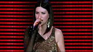 Laura Pausini  Amores Extraños live HD1080p [upl. by Damour696]