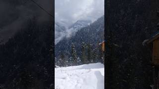 Snowfall in jibhi Himachal Pradesh ❄️⛄️🥶 shorts travel snowfall himachal india [upl. by Amaral]