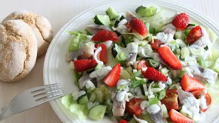 Matjes  Salat Rezept mit Eisbergsalat Salatgurke Tomaten und Erdbeeren  frisch und fruchtig [upl. by Ballard]