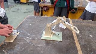 Hydraulic Robotic Arm 2  Year 10 Engineering [upl. by Sidhu]