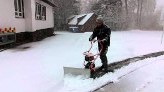 ELEKTRO AKKU Schneeräumer SCHNEEFUCHS SCHNEESCHIEBER mit irrer Schubkraft [upl. by Ahsienad]