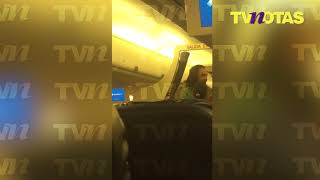 Alejandro Fernández borracho siembra el pánico en un avión [upl. by Edecrem]